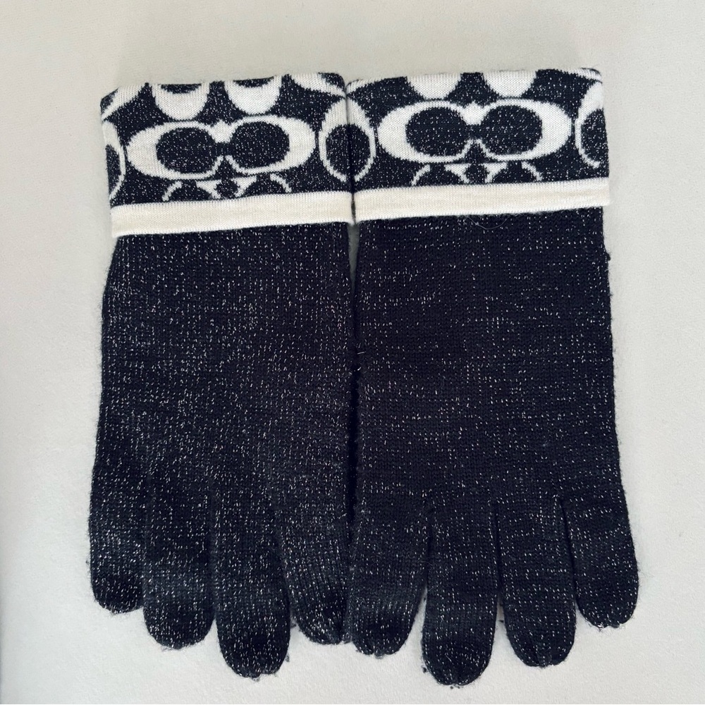 Coach scarf and gloves - Picture 5 of 5